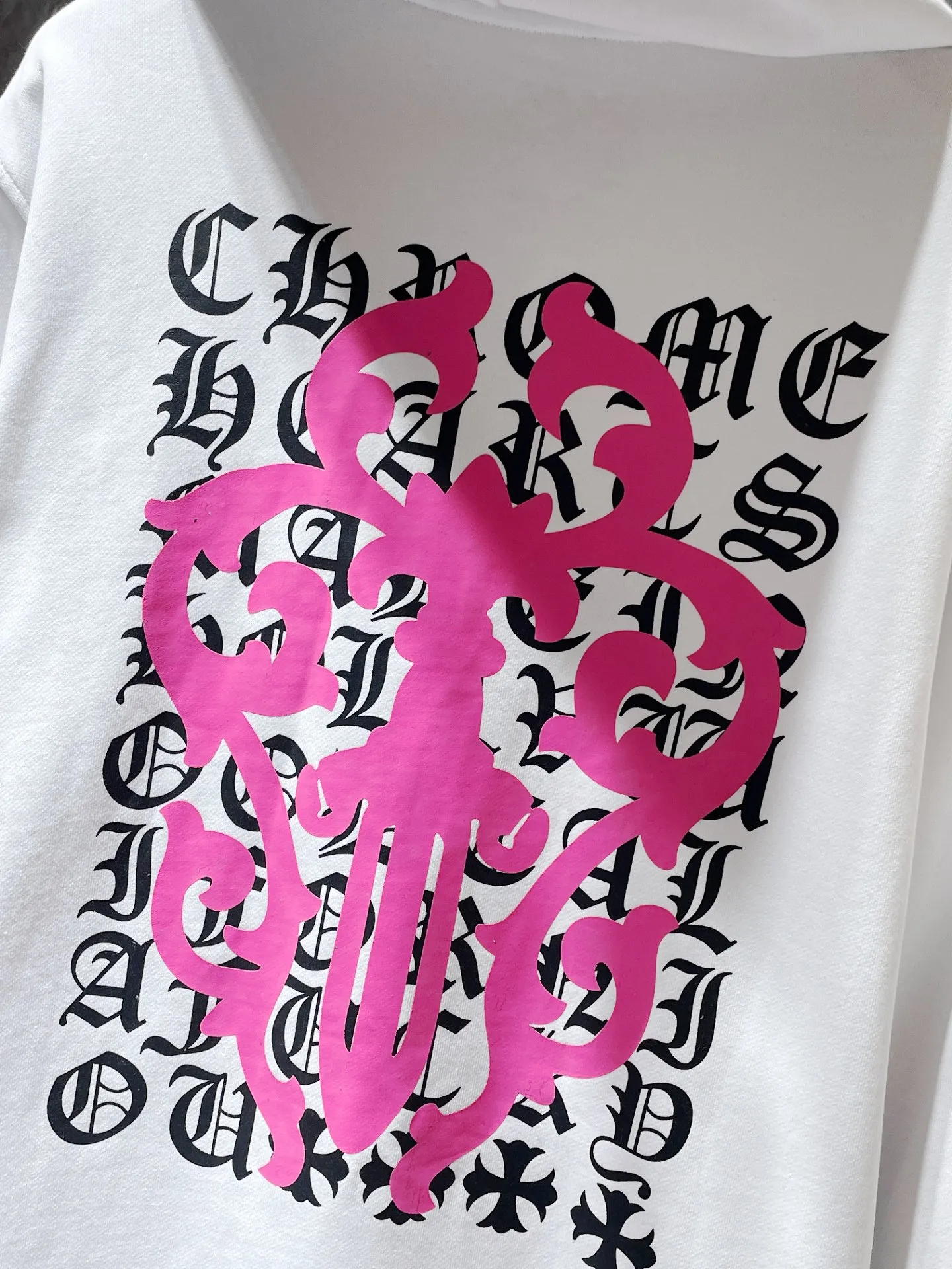 P260 Chrome Hearts Autumn and Winter 2025 Counter Synchronization ❤️ Crow Cross Pink Sword Short Sleeve Zipper Sweater Improved customized version of 1:1 high-weight high-quality fabric Recommended color: White Black Size: S, M, L, XL.